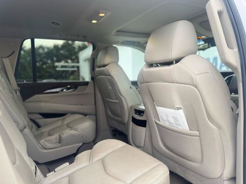 Used 2017 Cadillac Escalade Luxury AWD/4WD image 63
