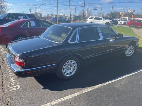 Used 2003 Jaguar XJ8 image 3