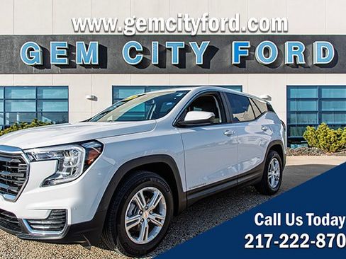 Used 2024 GMC Terrain SLE image 1
