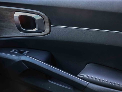 Certified 2023 Kia Sorento S w/ Panoramic Sunroof Package AWD/4WD image 15