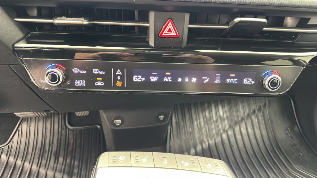Used 2024 Kia EV6 Wind w/ Wind Technology Package AWD/4WD image 18