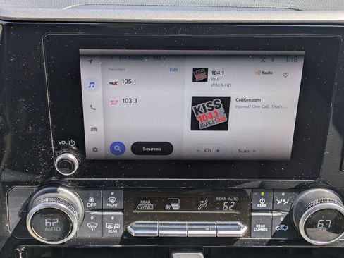 Used 2024 Toyota Highlander LE image 20