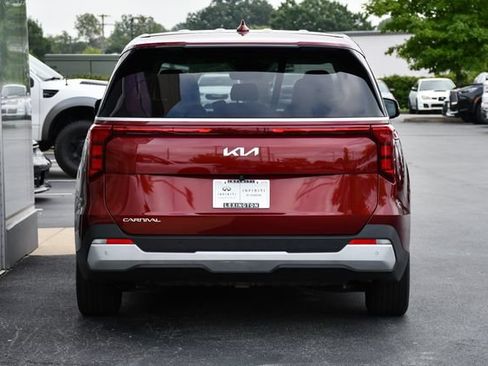 Used 2025 Kia Carnival FWD image 9