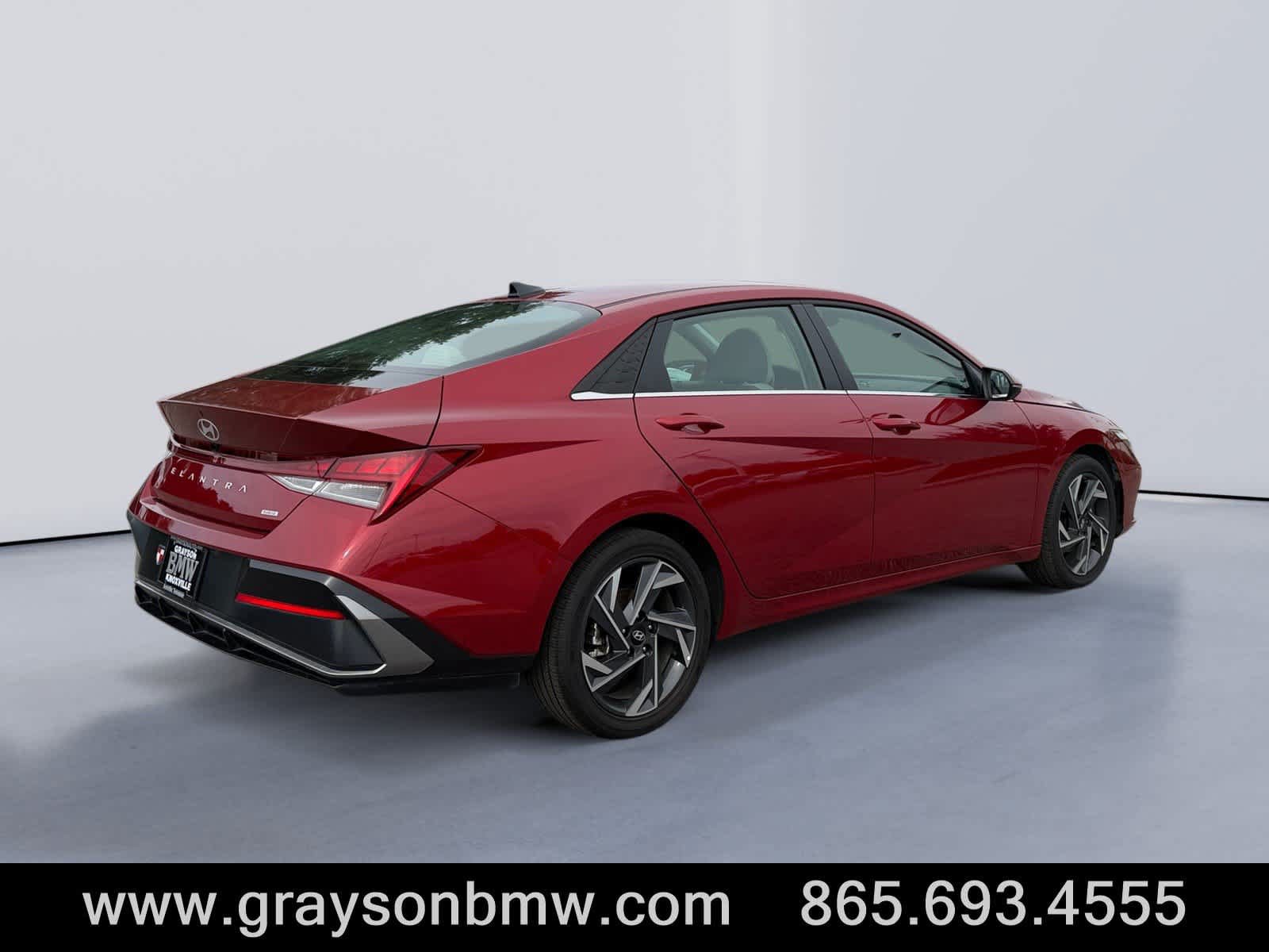 Used 2025 Hyundai Elantra Limited FWD image 3