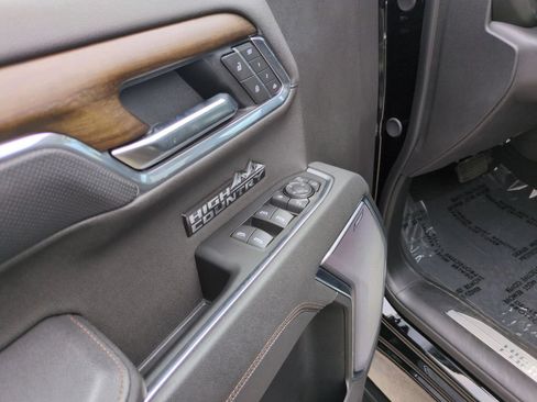 Used 2025 Chevrolet Silverado 1500 High Country w/ High Country Premium Package AWD/4WD image 11