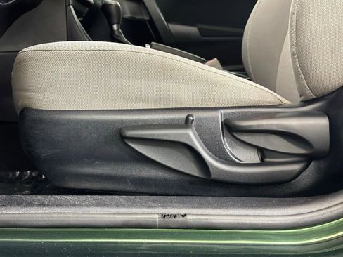 Used 2015 Toyota Corolla LE image 19