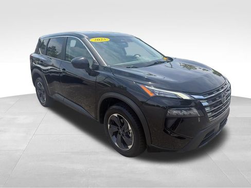 Used 2025 Nissan Rogue SV FWD image 3