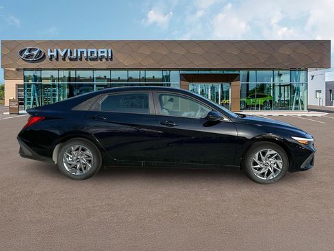 New 2025 Hyundai Elantra Blue image 9