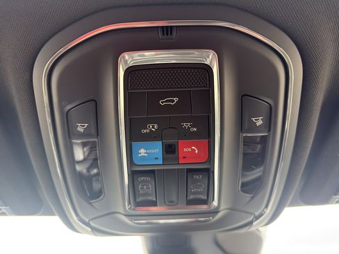 Used 2024 Jeep Grand Cherokee Altitude AWD/4WD image 22