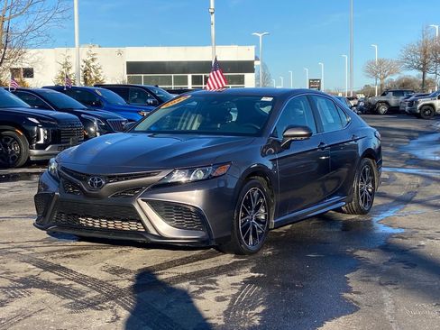 Used 2024 Toyota Camry SE image 7