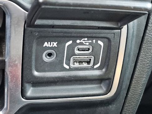 Used 2022 Jeep Wrangler Unlimited Sahara w/ Cold Weather Group AWD/4WD image 16