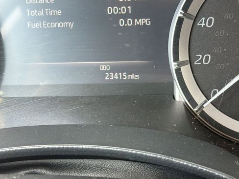 Used 2025 Toyota Highlander LE image 21