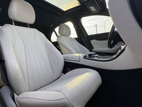 Used 2017 Mercedes-Benz E 300 4MATIC image 31