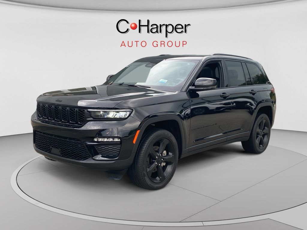 Used 2024 Jeep Grand Cherokee Limited w/ Black Appearance Package AWD/4WD image 7