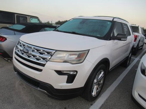 Used 2018 Ford Explorer XLT w/ Equipment Group 202A AWD/4WD image 3
