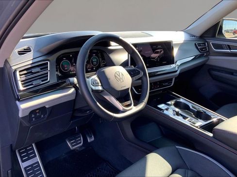 Certified 2025 Volkswagen Atlas Peak Edition SE AWD/4WD image 14