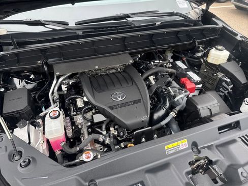 Used 2023 Toyota Highlander XLE AWD/4WD image 47
