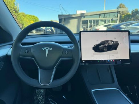 Used 2024 Tesla Model Y Long Range RWD image 24