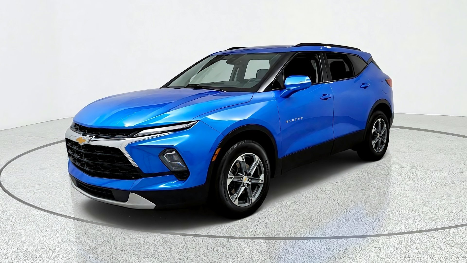 Used 2024 Chevrolet Blazer LT w/ Sound & Technology Package FWD image 1