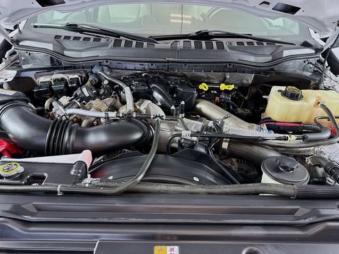 Used 2018 Ford F550 4x4 Crew Cab Super Duty image 26