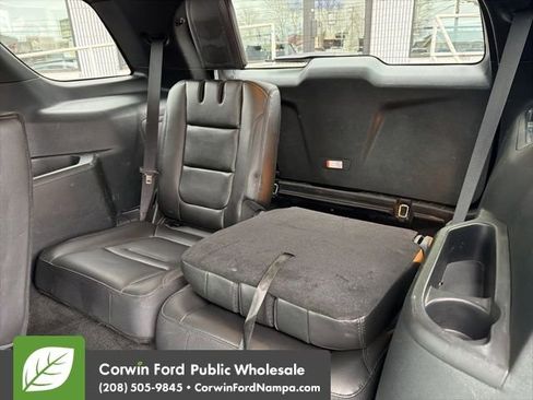 Used 2018 Ford Explorer XLT w/ Equipment Group 202A image 30