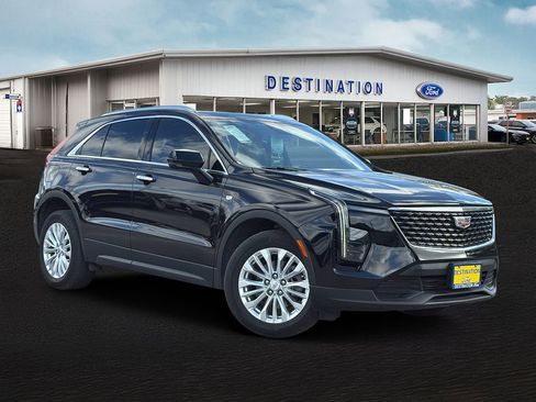 Used 2024 Cadillac XT4 Luxury w/ Cold Weather Package image 1