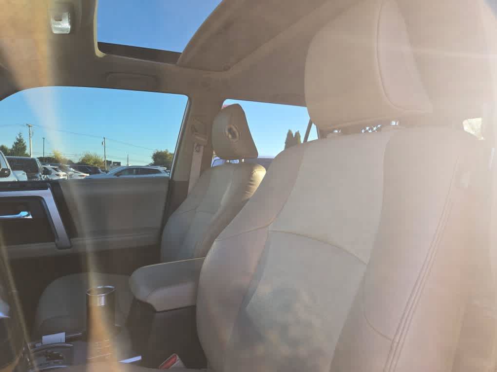 Used 2018 Toyota 4Runner SR5 Premium AWD/4WD image 4