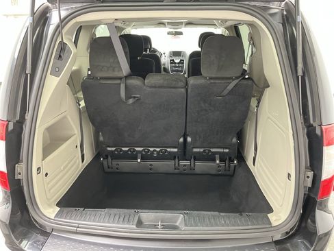 Used 2015 Chrysler Town & Country Touring image 23