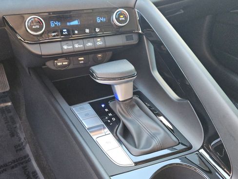 Used 2025 Hyundai Elantra Blue image 12
