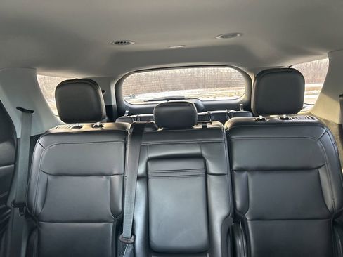 Used 2022 Ford Explorer XLT w/ Equipment Group 202A image 30