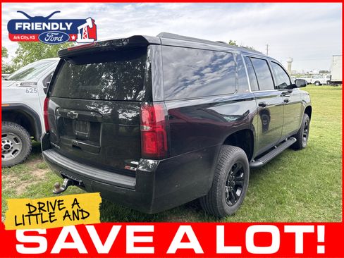 Used 2017 Chevrolet Suburban LT w/ Luxury Package AWD/4WD image 4