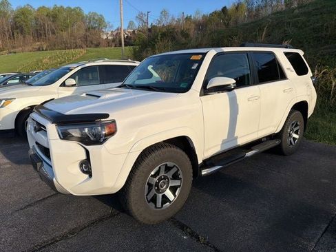 Used 2022 Toyota 4Runner TRD Off-Road Premium image 2