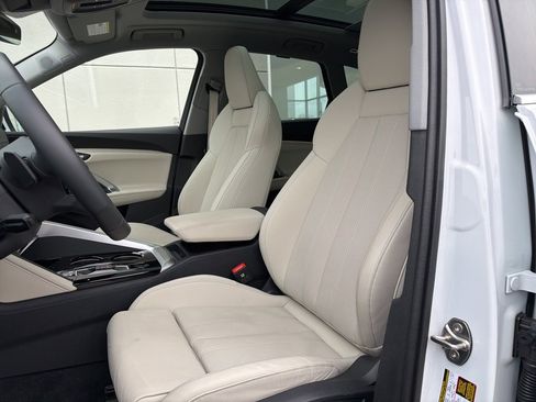 Certified 2025 Audi Q5 Prestige image 8