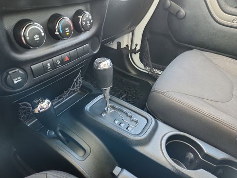 Used 2018 Jeep Wrangler Sport AWD/4WD image 22