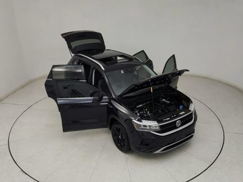 Used 2024 Volkswagen Taos SE FWD image 29
