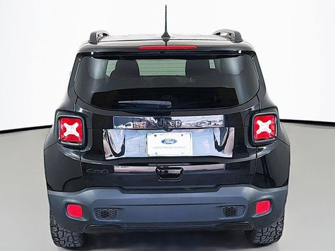 Used 2018 Jeep Renegade Altitude AWD/4WD image 12