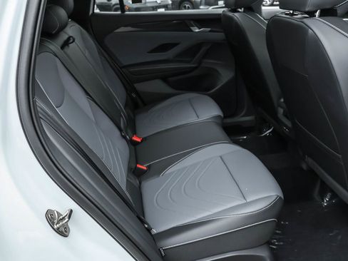 New 2025 Volkswagen Tiguan SE R-Line image 38