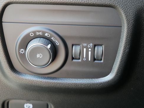 Used 2023 Jeep Grand Cherokee Limited AWD/4WD image 26
