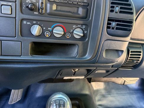 Used 2000 Chevrolet Silverado 2500 2WD Regular Cab w/ Comfort & Convenience Pkg image 21