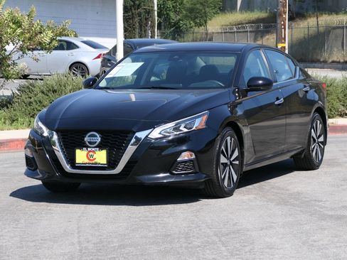 Used 2022 Nissan Altima 2.5 SV w/ SV Premium Package FWD image 7