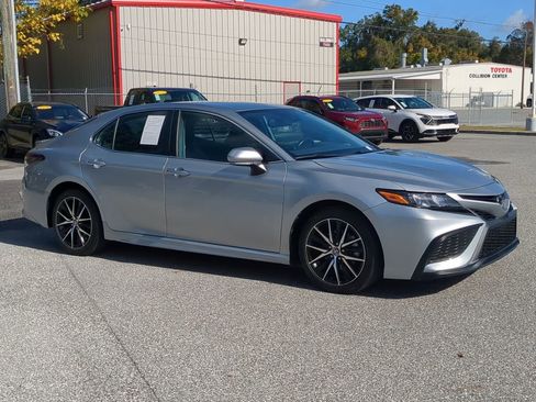 Used 2023 Toyota Camry SE image 11