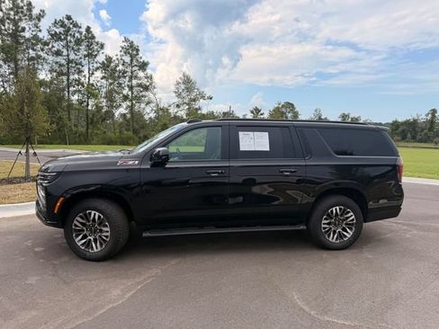 Used 2025 Chevrolet Suburban Z71 AWD/4WD image 2
