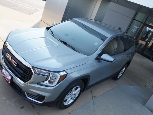Used 2024 GMC Terrain SLE AWD/4WD image 11