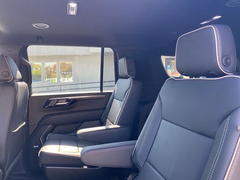 New 2026 Chevrolet Suburban Premier image 19