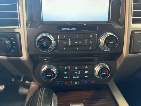 Used 2015 Ford F150 Lariat w/ Equipment Group 502A Luxury image 27