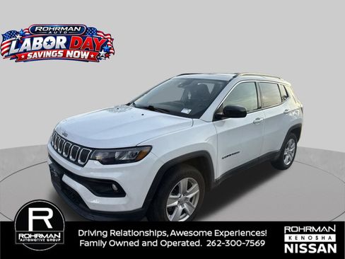 Used 2022 Jeep Compass Latitude w/ Sun and Sound Group AWD/4WD image 1