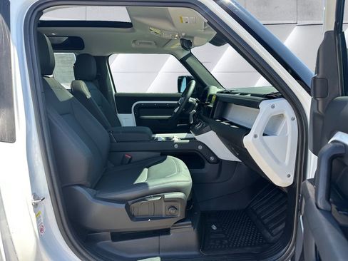 Used 2025 Land Rover Defender 90 S image 13