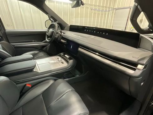 Used 2025 Lincoln Navigator Reserve w/ Jet Appearance Package image 17