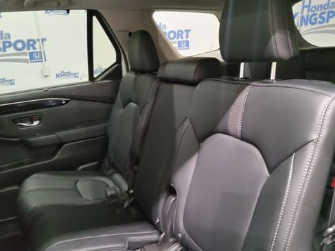 Used 2025 Honda Pilot Touring image 17