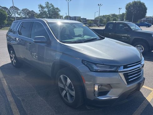 Used 2023 Chevrolet Traverse LT w/ LT Premium Package FWD image 1